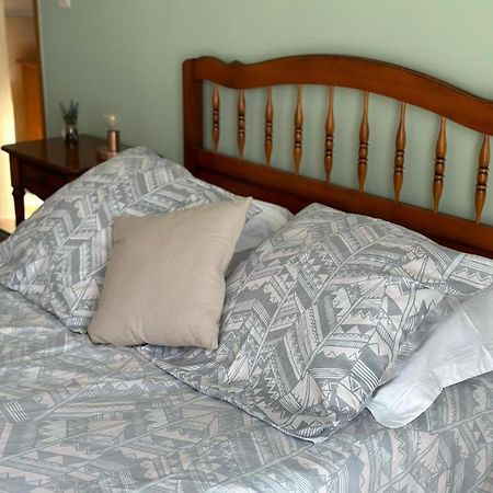 Les Cigales Bed & Breakfast Villelaure Eksteriør bilde