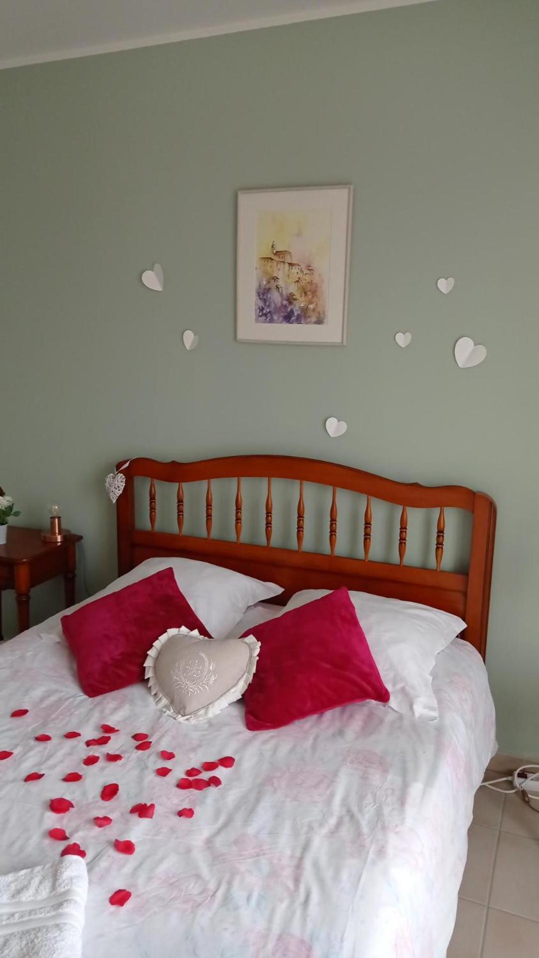 Les Cigales Bed & Breakfast Villelaure Eksteriør bilde