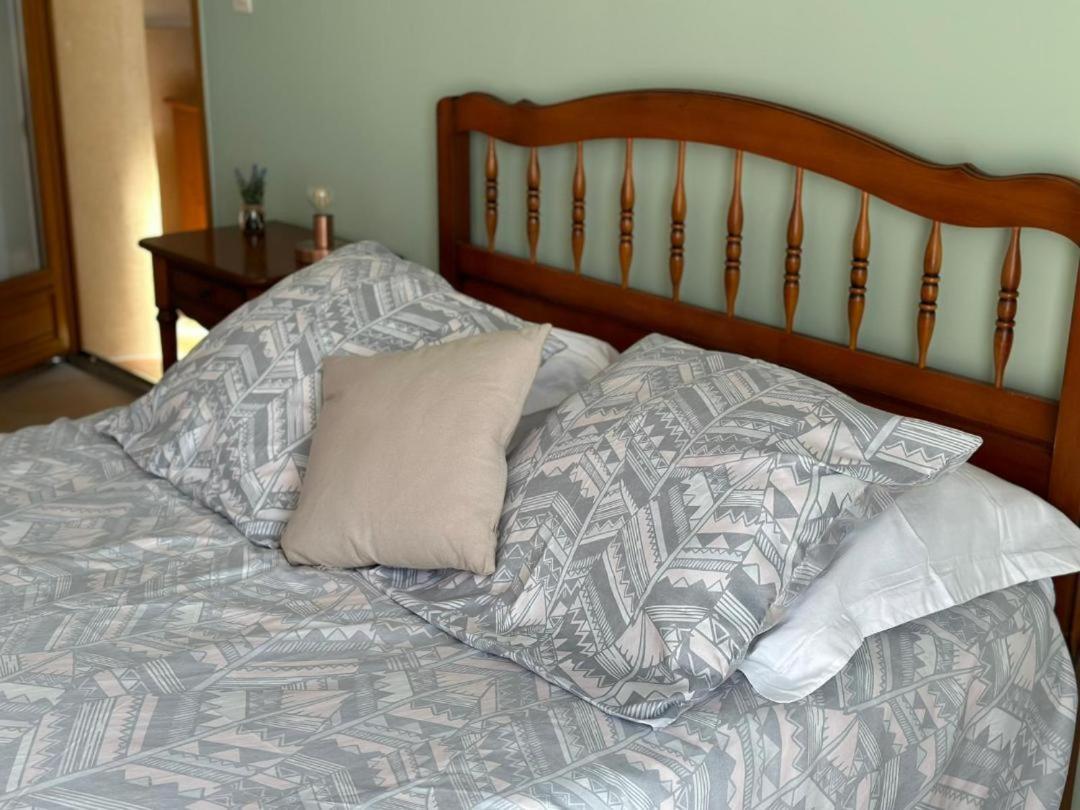 Les Cigales Bed & Breakfast Villelaure Eksteriør bilde